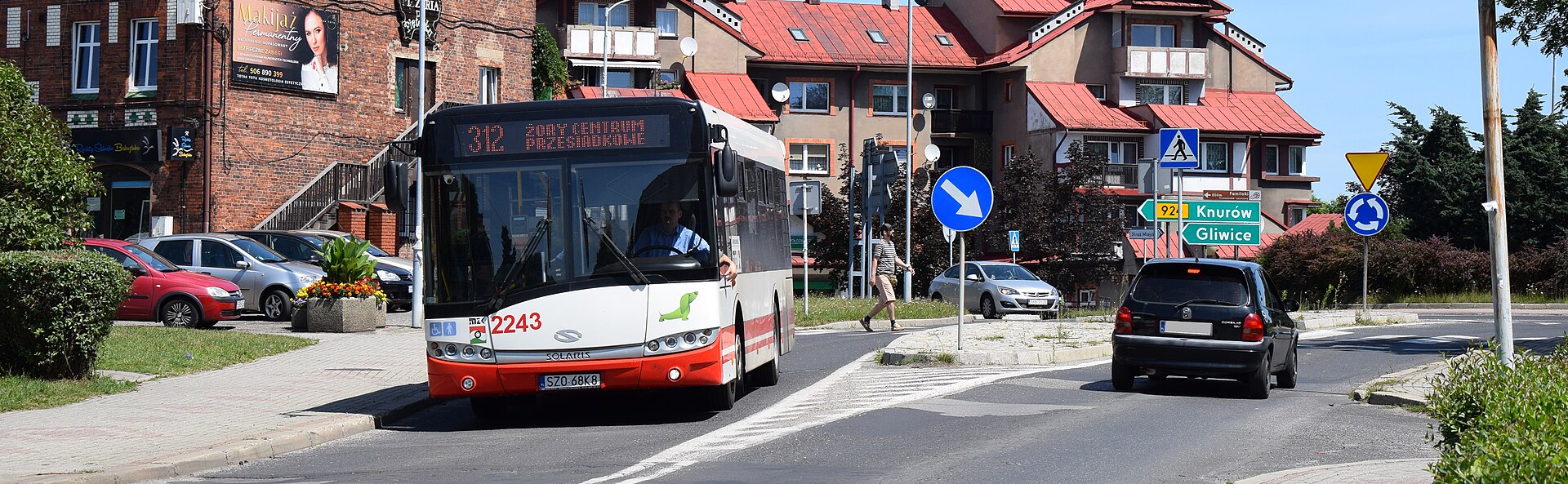 Grupo de ciclistas rodando en pelotón